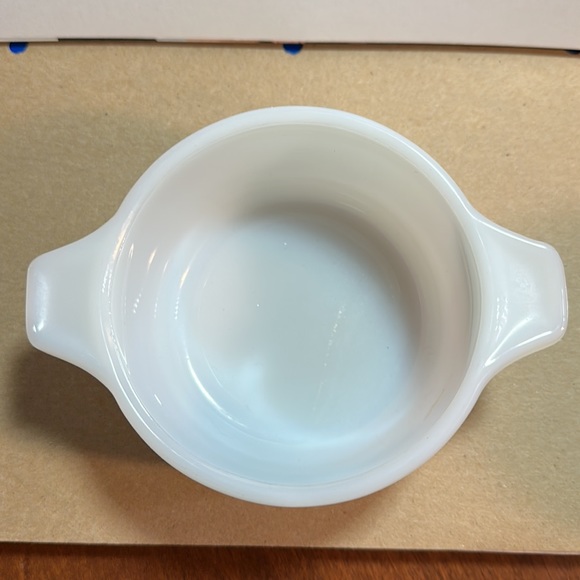 Set of 2 Vintage Dynaware Pyr-o-rex Brown and White Flower Ramekins, Milk Glass - Picture 2 of 3